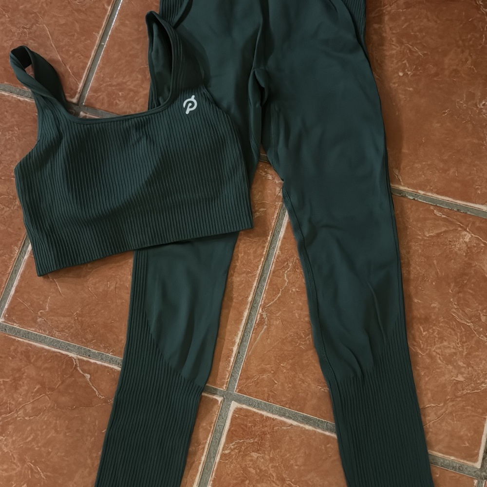 Peloton Dark Green Ribbed Sports Bra and Leggings Set